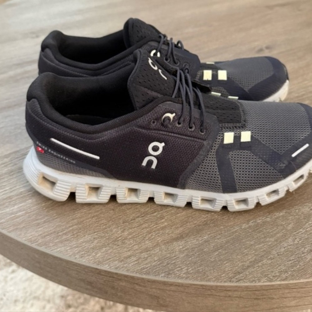 ON Women's Black Athletic Shoes - Picture 4 of 6